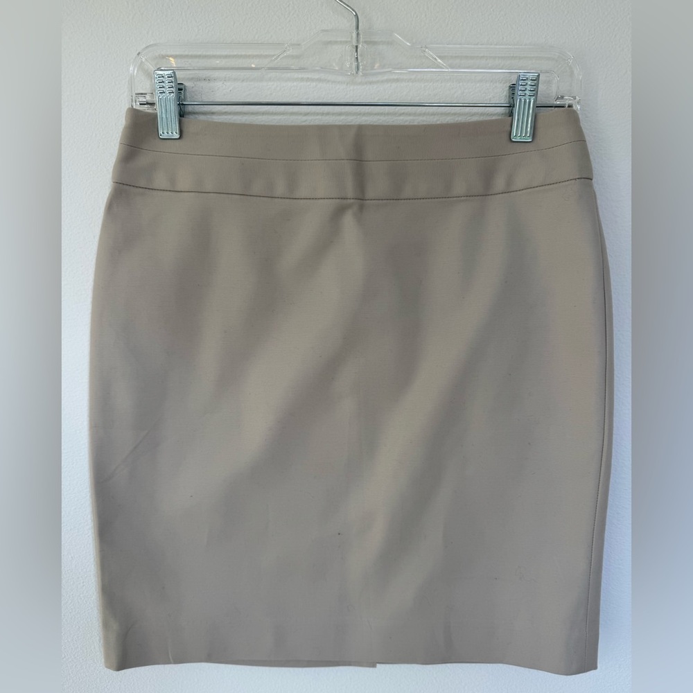 Banana Republic Tan Women's Skirt- Business Professional - Size 2P